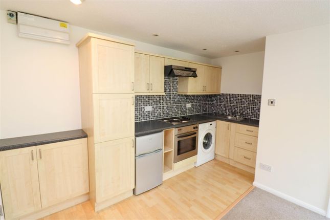 60, Swan Way, Fleet photo 4