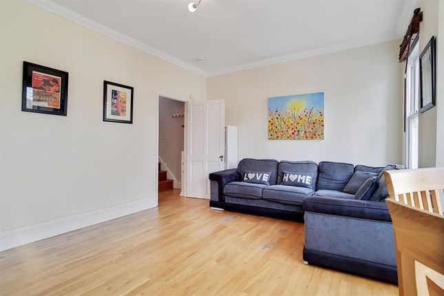 Top Floor Flat, 16, Elsinore Road, Forest Hill photo 4