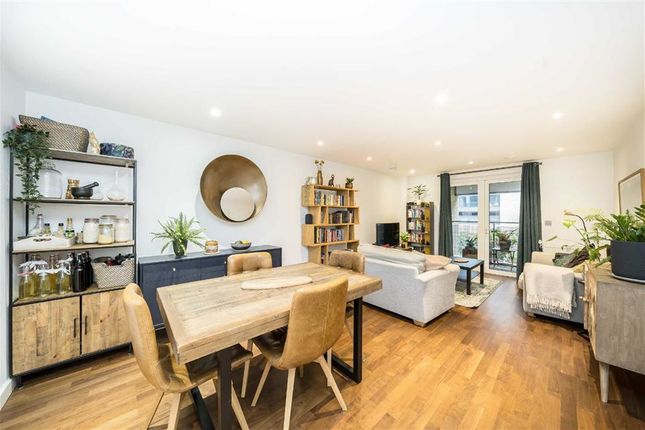 Flat for sale in Wharf Street, London