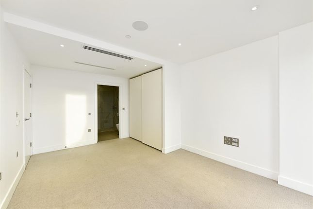 Flat for sale in Ravensbourne Apartments, 5 Central Avenue, Fulham Riverside