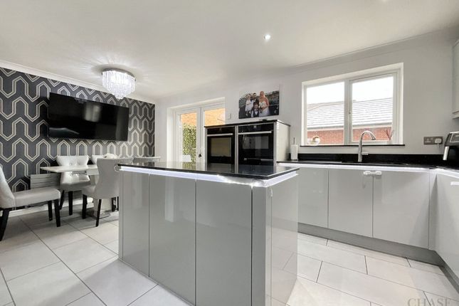 89 Strathmore Gardens, South Shields photo 3