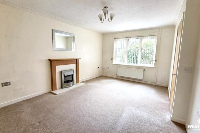 8, Havard Close, Haverfordwest photo 2