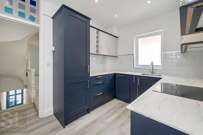 86 Carr Road, London photo 4