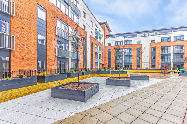 Flat to rent in The Quadrant, Sand Pits, Birmingham