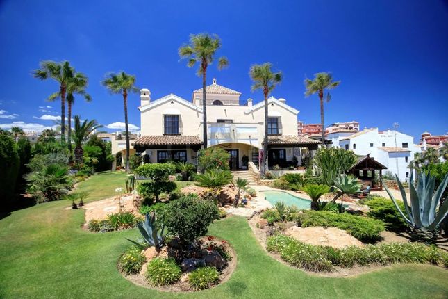 Thumbnail Villa for sale in Manilva, 29691, Spain