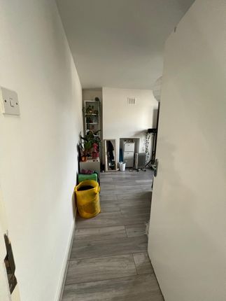 24A , Balls Pond Road, London photo 3