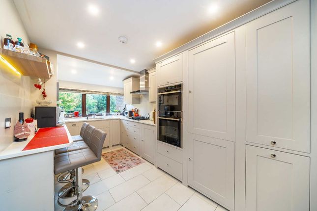Walham Rise, London photo 3