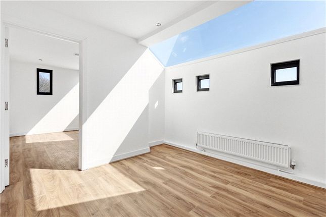 Flat 3, 416, Albany Road, London photo 2