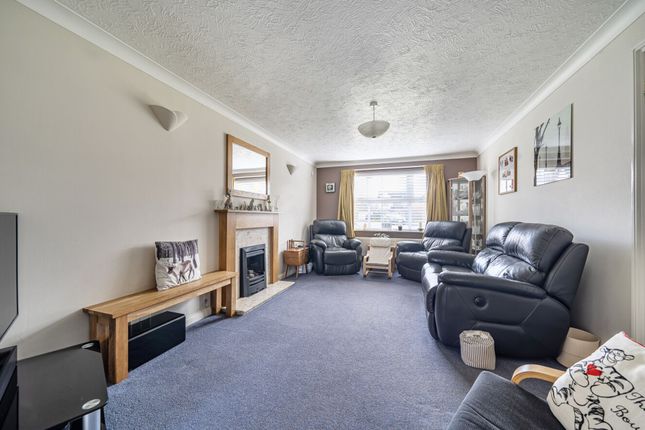 4 Cranham Avenue, Billingshurst photo 3