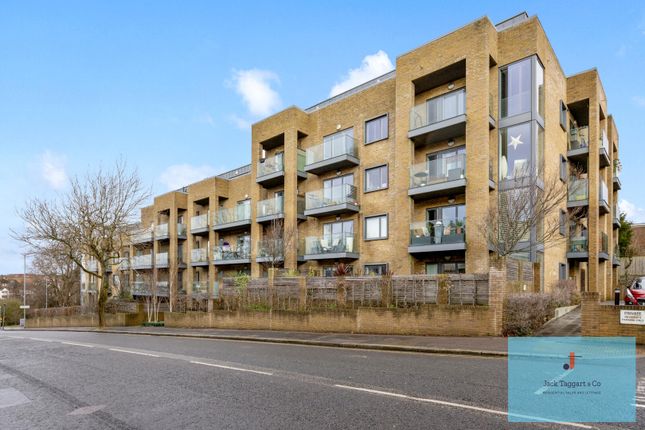 1-bed house on Flat 19, 1, Park House, Hove Park Gardens, Hove, £325,000