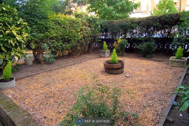 Flat, Hammersmith Grove, London photo 3