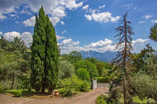 Villa for sale in Massa-Carrara, Fivizzano, Italy
