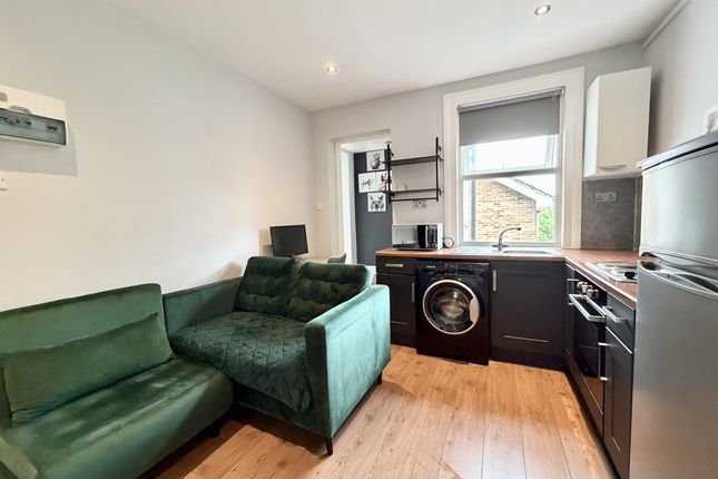 Flat 3, 39, Brighton Road, Purley photo 3