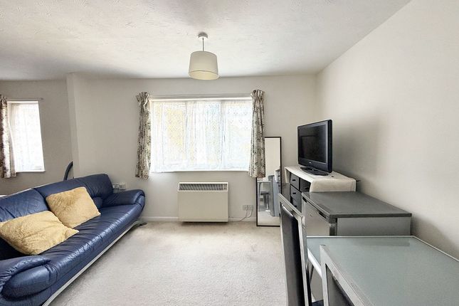 Woodlea Court, Verona Close, Uxbridge photo 2