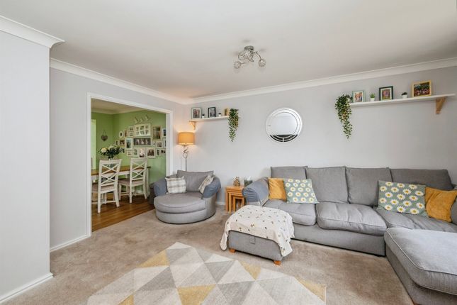 2, Churchill Close, Norwich photo 4
