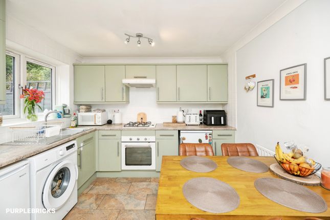 27, Denbigh Close, Dudley photo 4