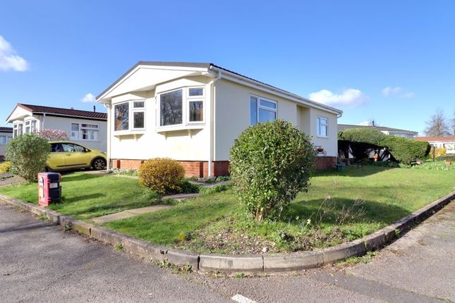 Mobile/park home for sale in Lodgefield Park, Baswich, Stafford