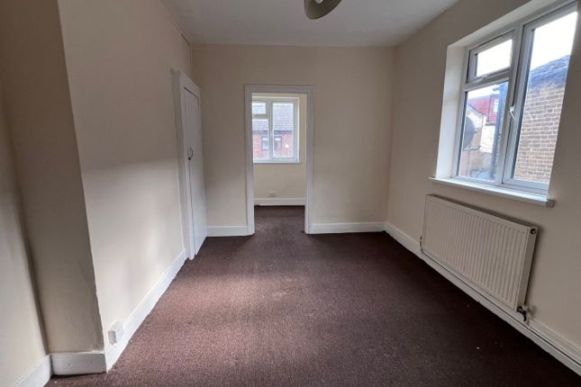 Terraced house to rent in Cumberland Road, London