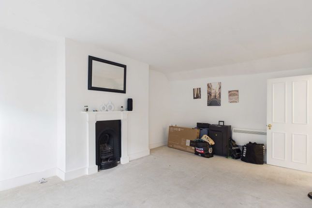 Top Floor Flat (Flat 3), 53, Charlotte Street, W1T 4PA photo 4