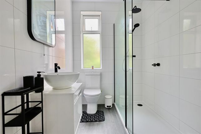 73, Ferndene Grove, Newcastle Upon Tyne photo 3