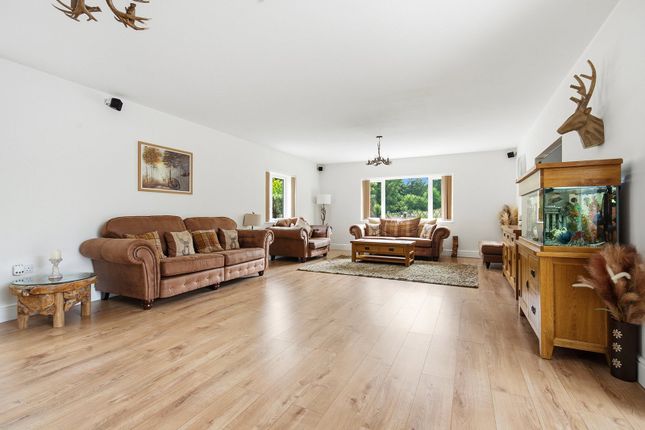 Brooklands Lodge,, Oxford Road, Gerrards Cross photo 4