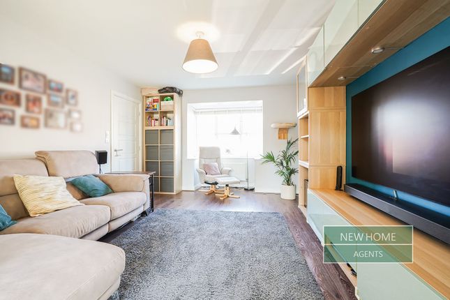 22, Rowan Crescent, Hyde photo 2