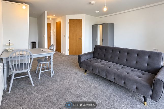 Apartment, Ford Lane, Salford photo 3