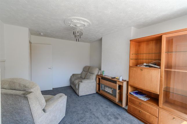 325, Holton Road, Barry photo 2