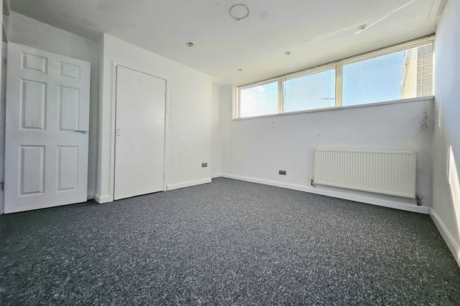 32a Sundon Park Parade, Luton photo 5