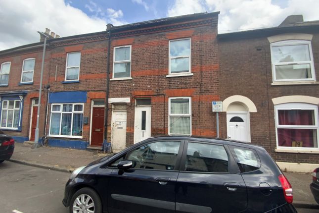 Terraced house to rent in Stanley Street, Luton, Bedfordshire