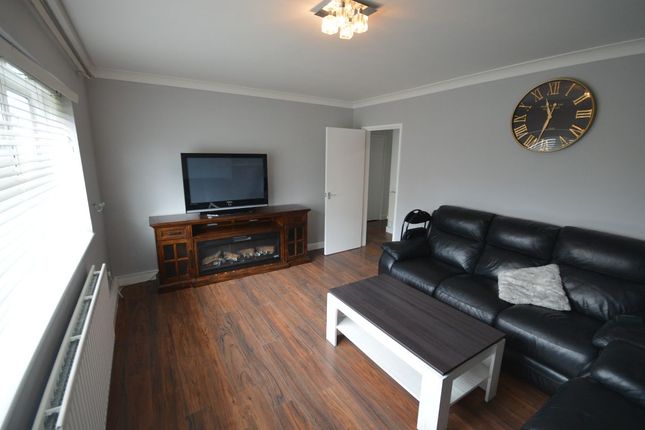 16 Lulworth Drive, Romford photo 5