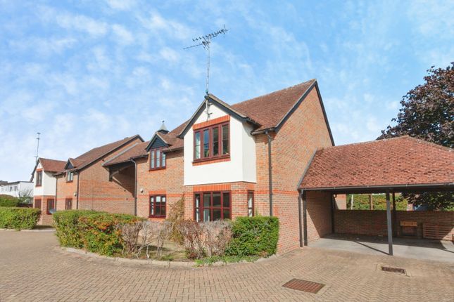 2-bed flat on Flat 2, Mayfield Court, Hook, £1,350/mo