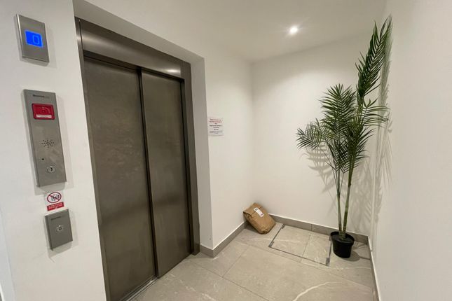 Flat 7, 651 High Road Leyton, London photo 2