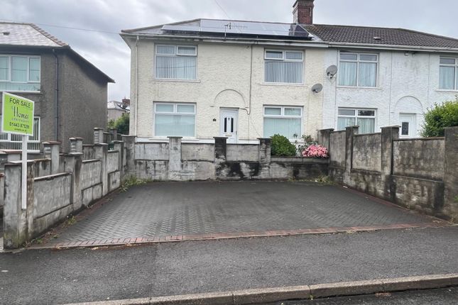 15, Heolddu Grove, Bargoed photo 3
