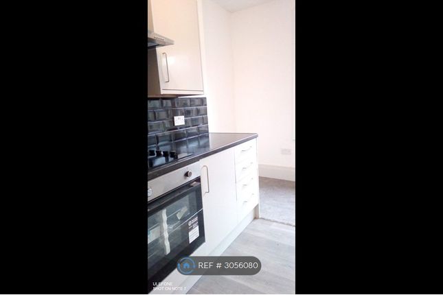 Flat, North Street, Keighley photo 2