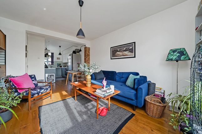 Thumbnail Flat for sale in Redwald Road, London