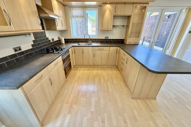 9, Glenthorne Avenue, Yeovil photo 3