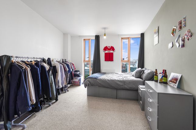 Flat for sale in Wharf Approach, Leeds