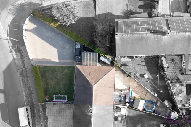 61, Fenwick Drive, Bradford photo 2