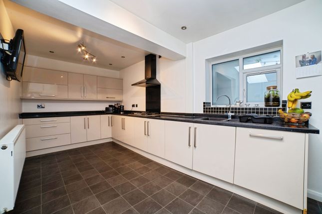 26, Greenacres, Nottingham photo 3