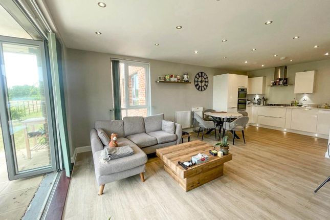 32, Renard Way, Trumpington, Cambridge photo 2