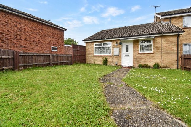 Thumbnail Bungalow for sale in Fromont Close, Fulbourn, Cambridge