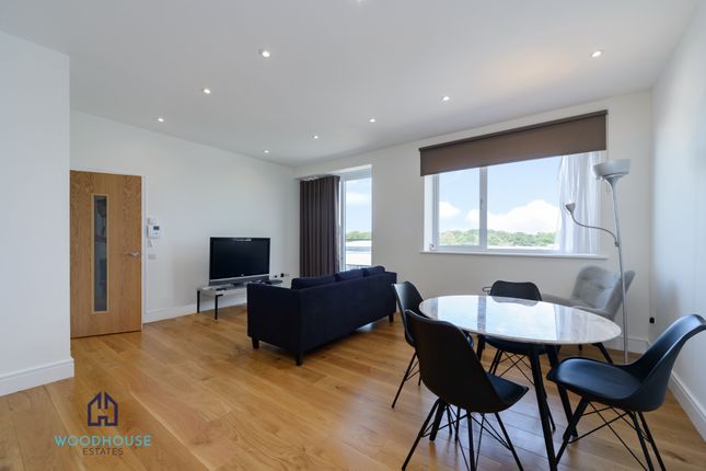 Park Avenue, Bushey photo 4