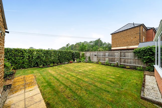 10, Vera Wood Close, Adderbury photo 2