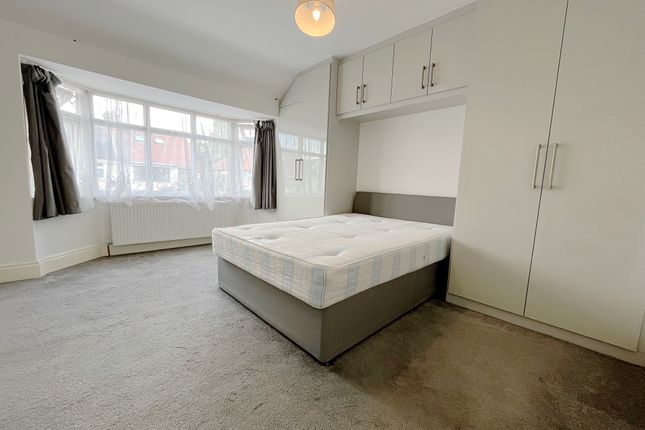 Thumbnail Room to rent in Orchard Avenue, Hounslow