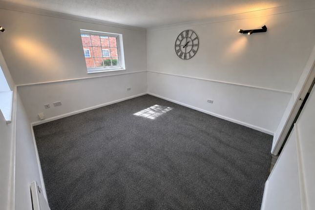 41, Lindsay Road, Luton photo 2