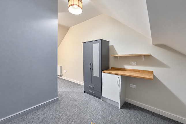 Room 6, 144, Knighton Lane, Leicester photo 2