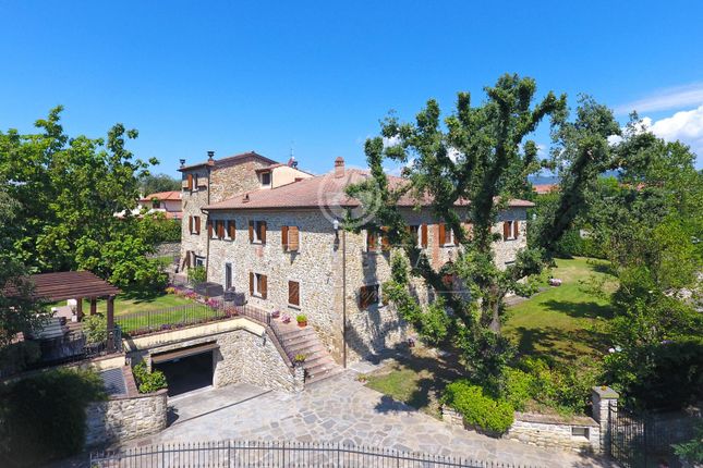 Thumbnail Villa for sale in Capolona, Arezzo, Tuscany