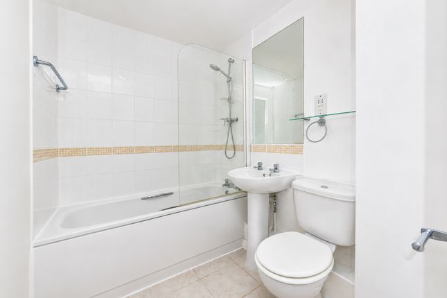 1 Paddock House, Burleigh Road, Ascot photo 3