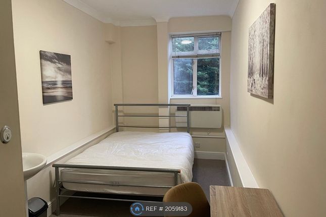 Room to rent in Golders Green Road, London